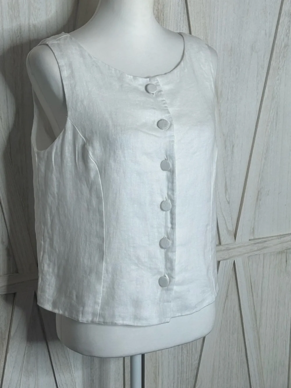Sleeveless Button-Front Linen Shell Top - White - Picture 2 of 9